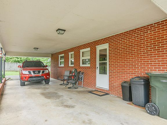 3rd image of 5095 N Roan St