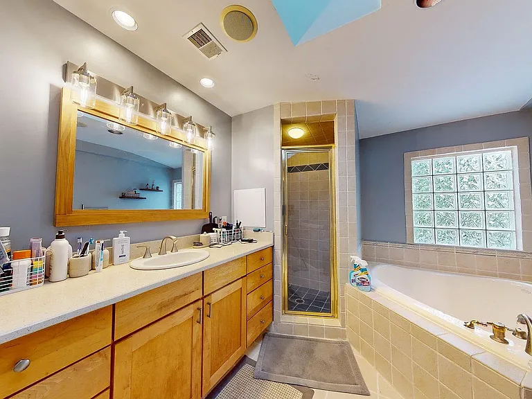 5803 Hall St — Photo 16