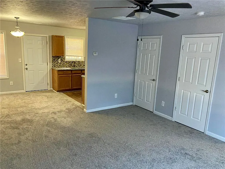 625 Baron Dr #B — Photo 4