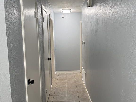 4th image of 940 West Ln #243