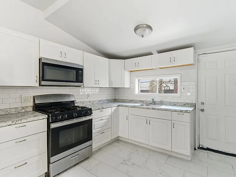 862 E Cornwall St — Photo 10