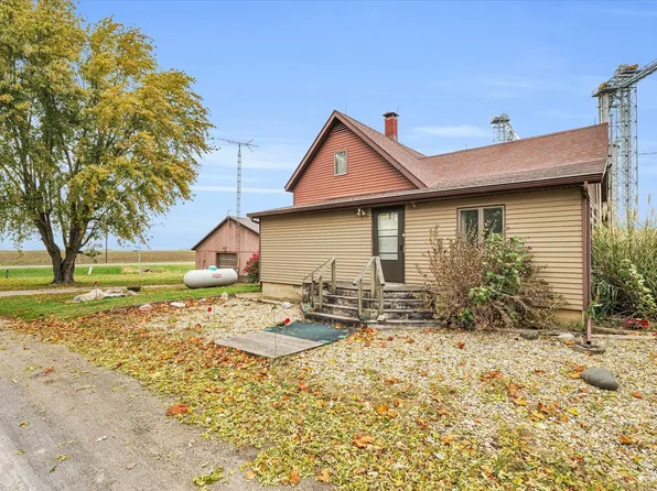11940 Elizabeth St, Farmer City, IL 61842