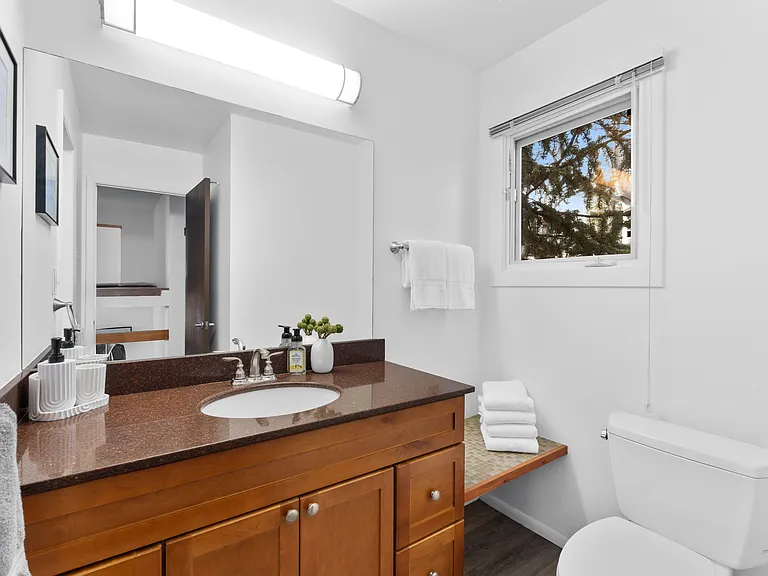 814 W Bleeker St #C1 — Photo 19