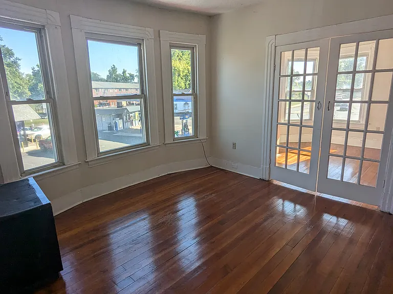 32 Bridge St #4 — Photo 2