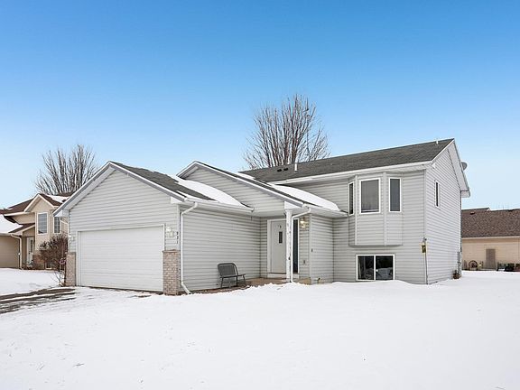 3rd image of 931 Shady Ridge Ln