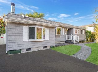 10 Hospital Rd, East Patchogue, NY 11772