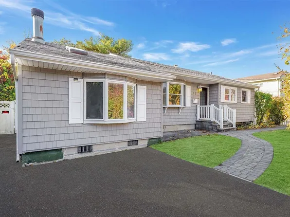 10 Hospital Road, East Patchogue, NY 11772