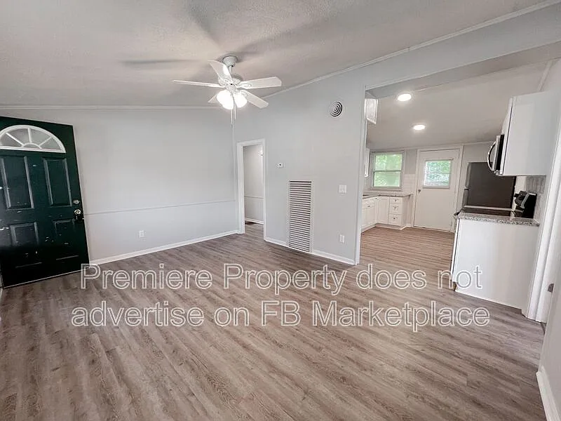 3 bed, 1.5 bath, 953 sqft, $1,300 — Photo 4