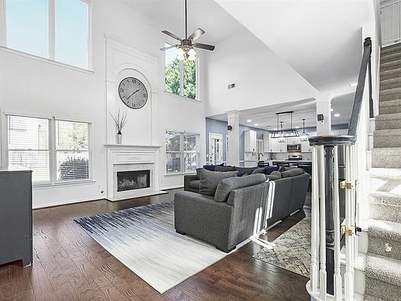 3rd image of 3901 Hollander Downs