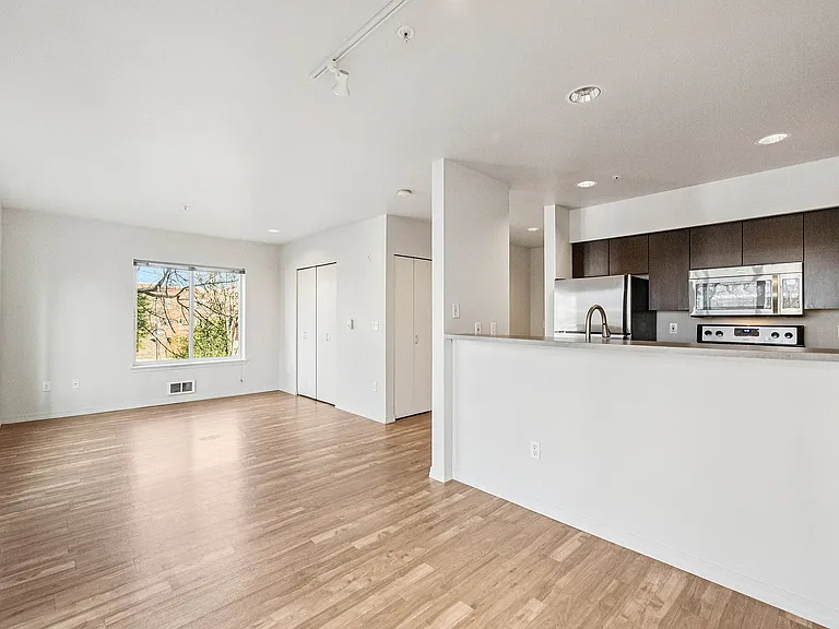 5-web-or-mls-1610 16th Ave unit 13 Seattle-S3112-005