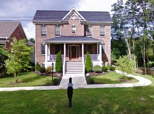 630 N Elm St, Zionsville, IN 46077