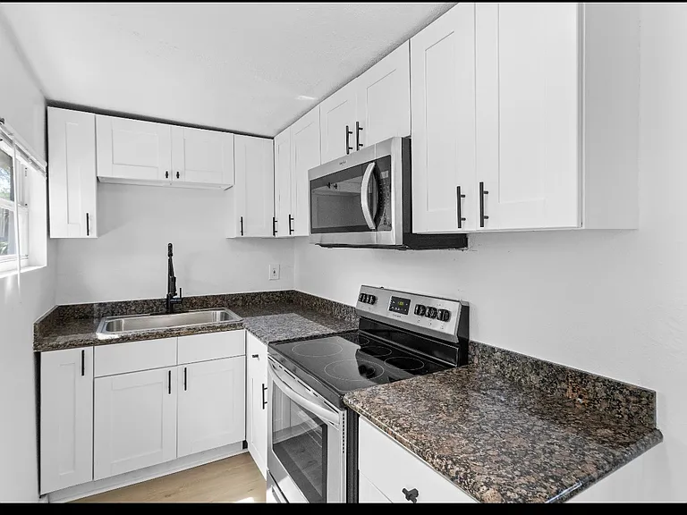 2518 5th St S #1 — Photo 3