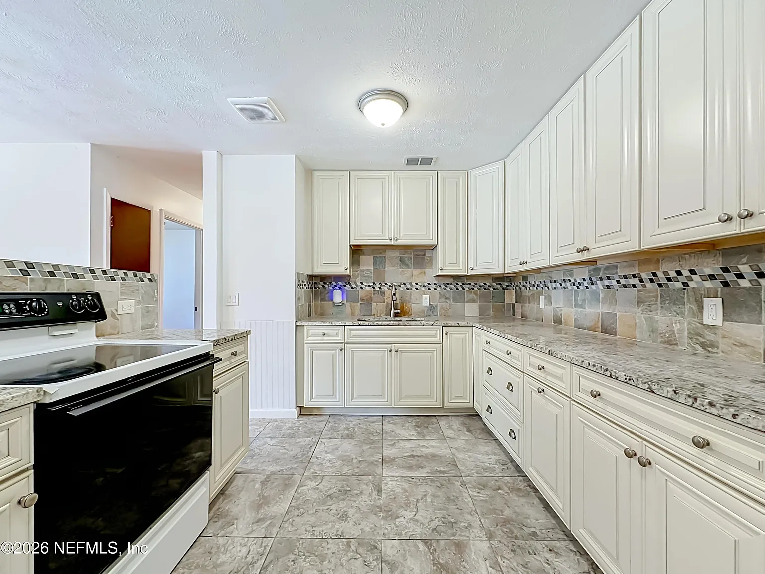 4 bed, 3.0 bath, 1468 sqft, $2,200 — Photo 4