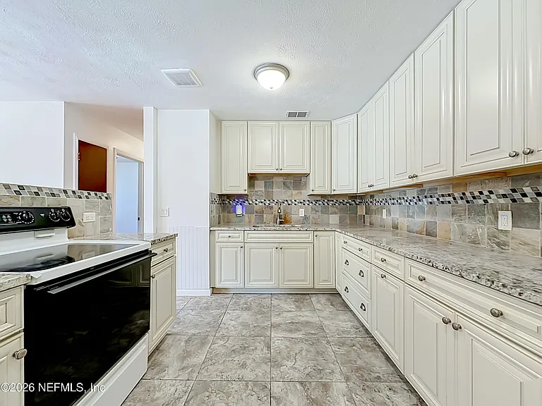 101 S Oakridge Ave — Photo 4