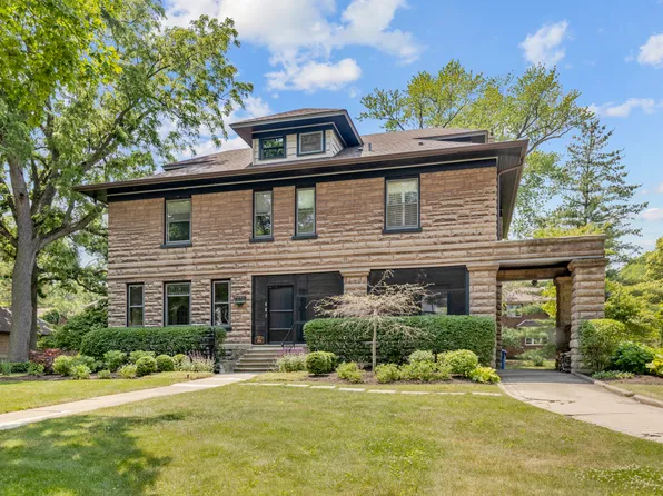 407 S 5th St, Saint Charles, IL 60174