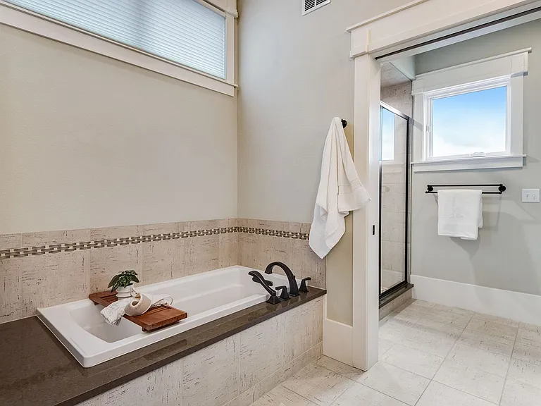 712 Centre Ave #203 — Photo 34