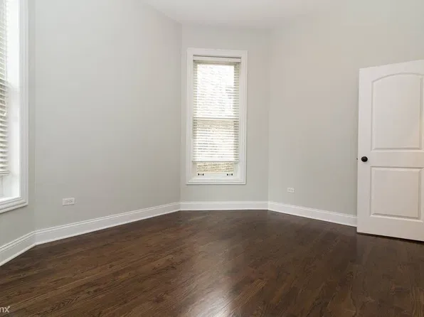 933 W Newport Ave, Chicago, IL 60657