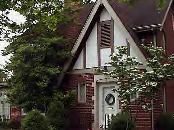 4th image of 8 W Raymond Ave