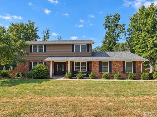 3403 Whiteclif Ln, Godfrey, IL 62035