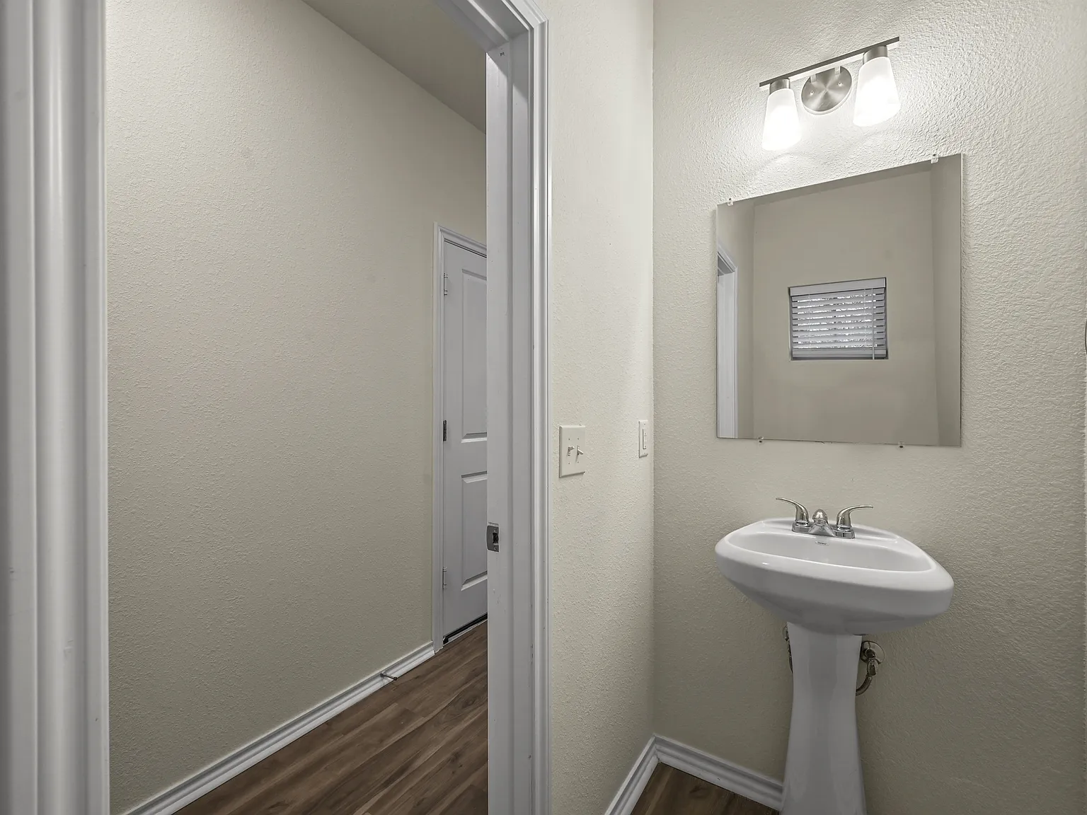 105 SE 4th Street, Bonham, Tx 75418 - 2 — Photo 3