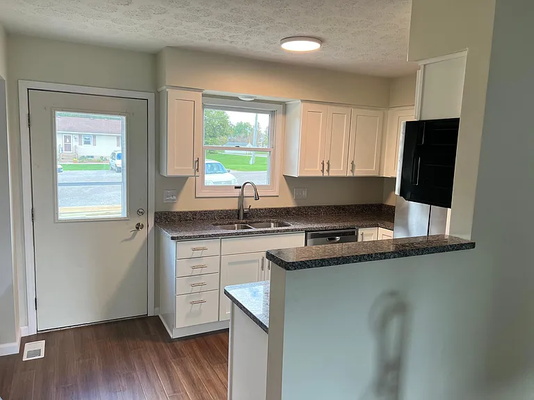 42 Cleveland Ave #B — Photo 2