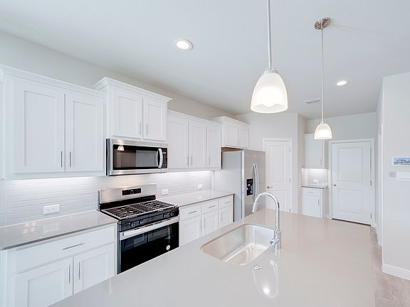 5th image of 428 Frenchpark Dr