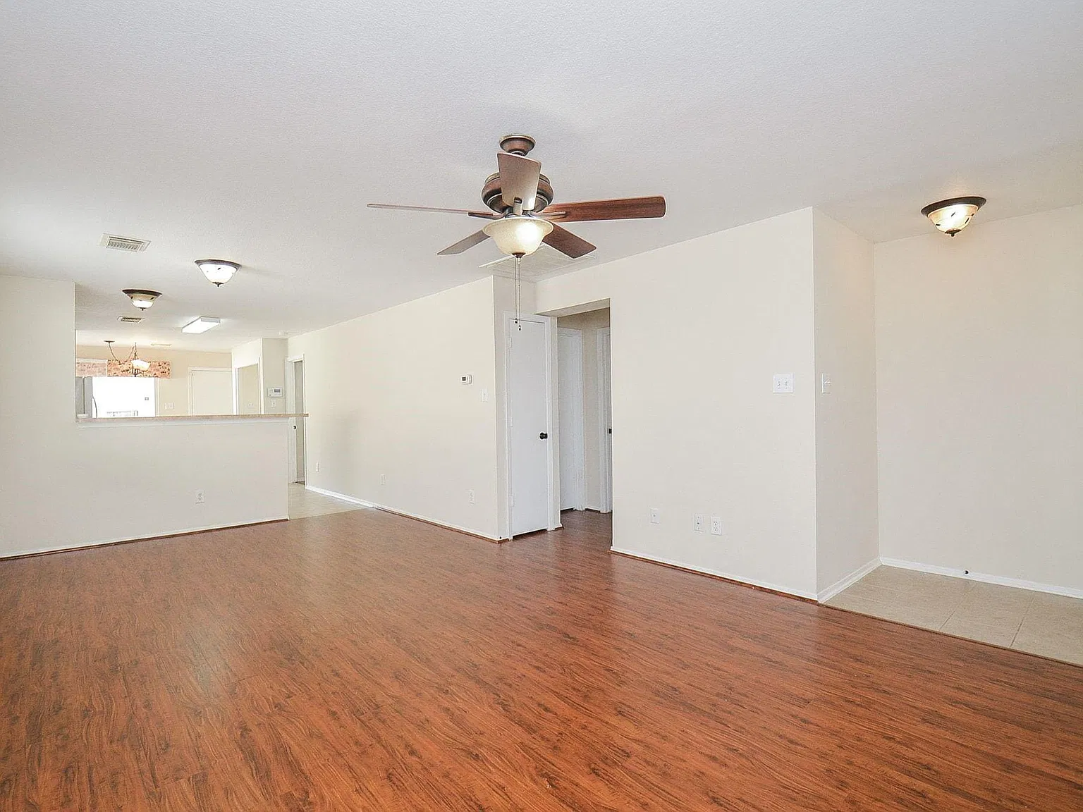 3 bed, 2.0 bath, 1201 sqft, $1,800 — Photo 4