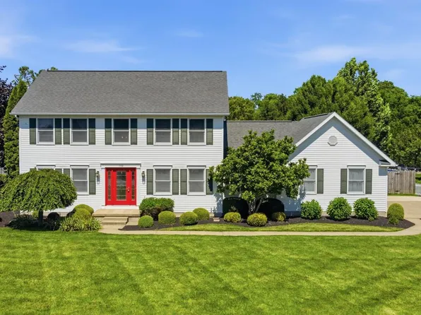 702 Heron Dr, Huron, OH 44839