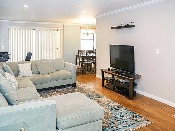 2nd image of 6 Birchwood Ct APT 2E