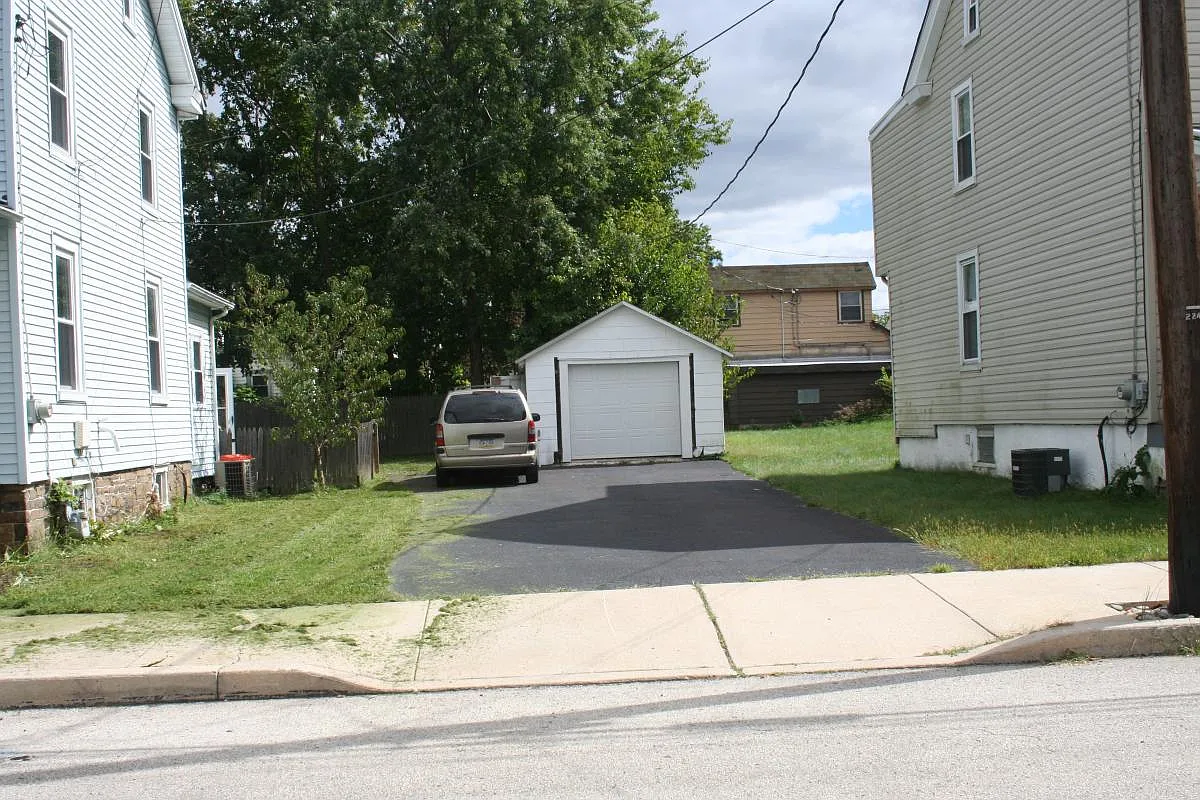 115 Saint Elmo Street — Photo 2