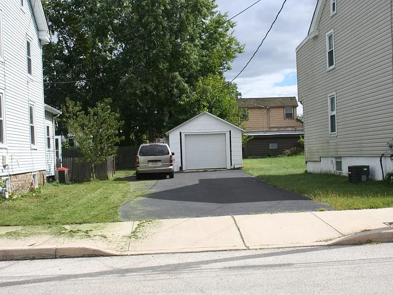 115 Saint Elmo St — Photo 2
