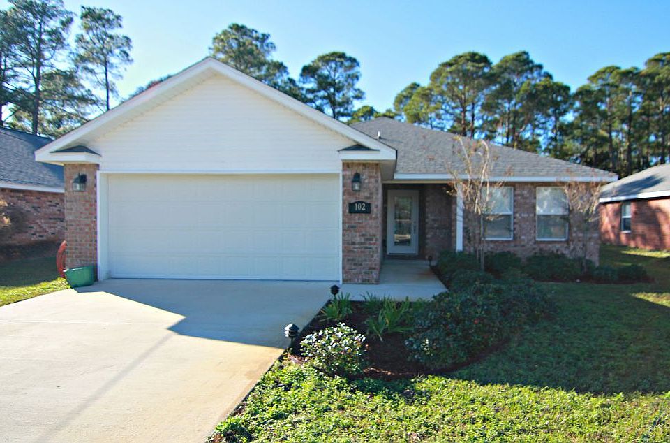1st image of 102 Green Dr