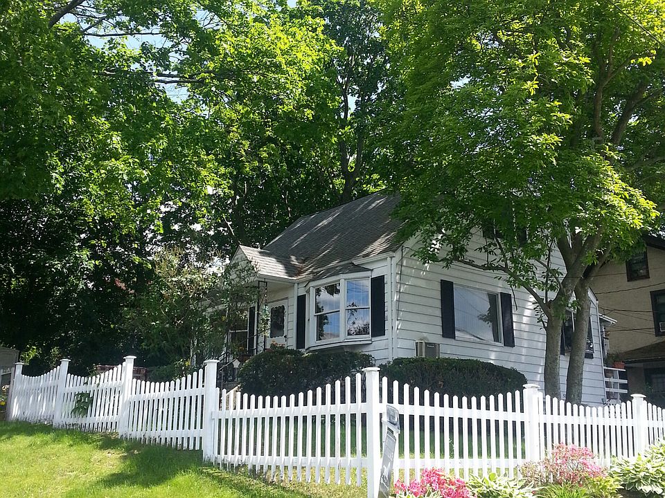 2nd image of 52 S Stone Ave