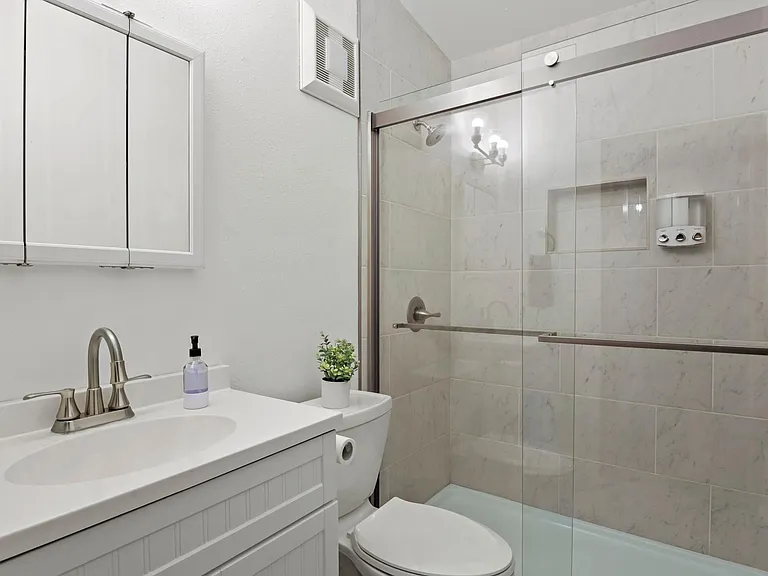 6517 N Stevens St — Photo 12