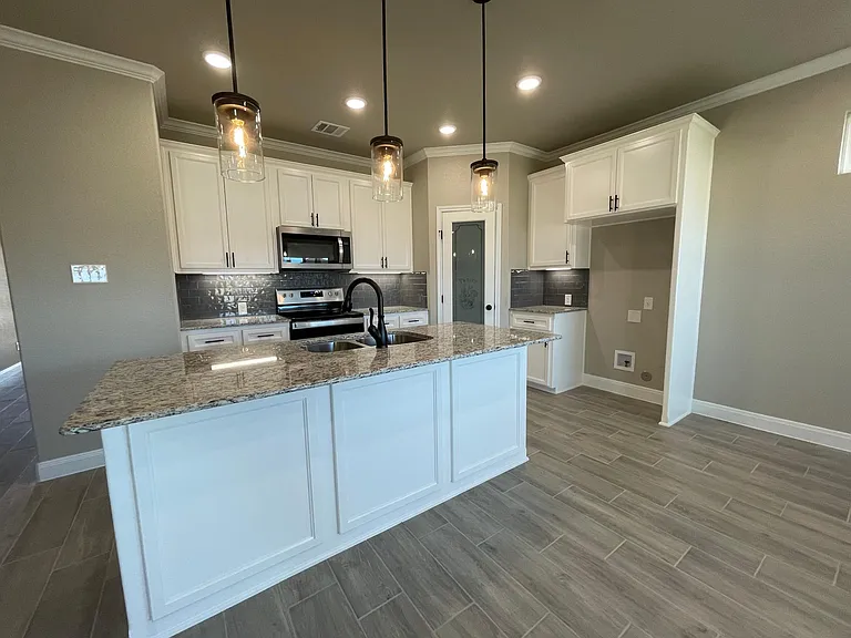 1427 Black Kettle Trl — Photo 2