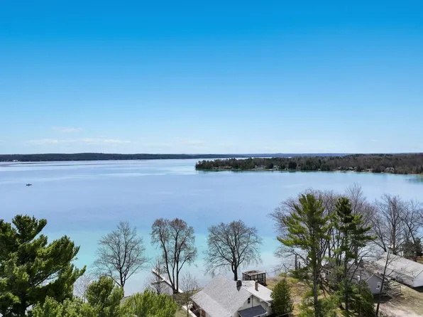 879 Millers Park, Elk Rapids, MI 49629