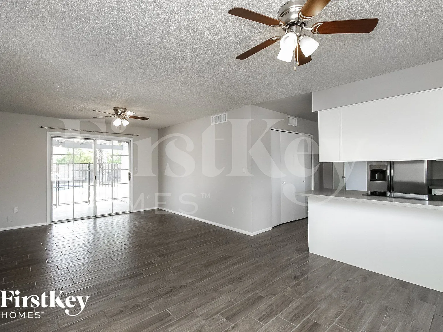 3 bed, 2.0 bath, 1236 sqft, $2,205 — Photo 4