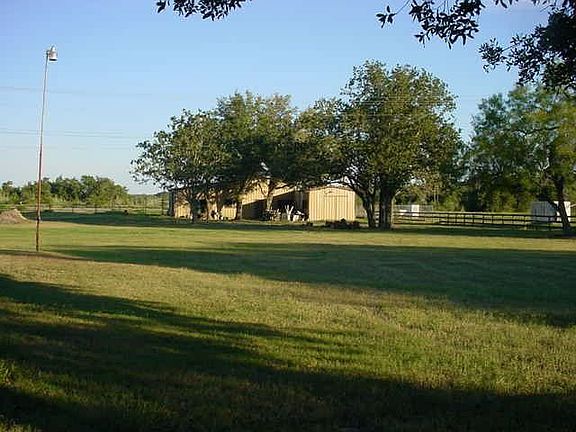 3rd image of 101 Camino Dr