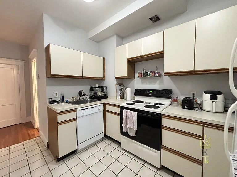 175 Harvard St #2 — Photo 5