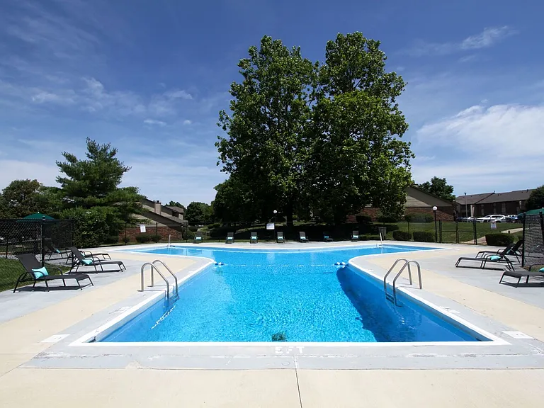 Cross Lakes Apartments — Photo 36