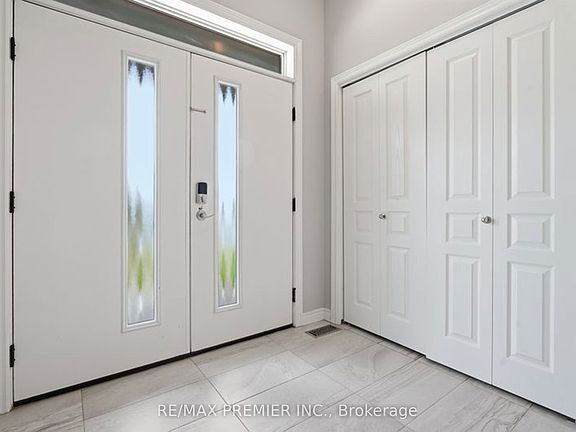3rd image of 181 Dallan Dr