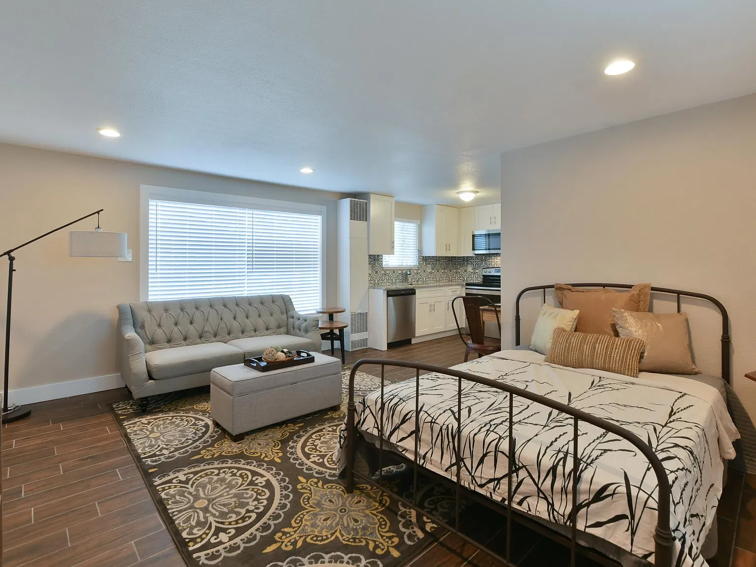 Studio, 650 sqft, $1,650 — Photo 3