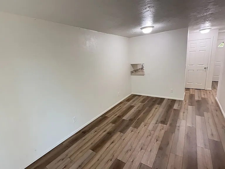 1545 Fetters Loop — Photo 5