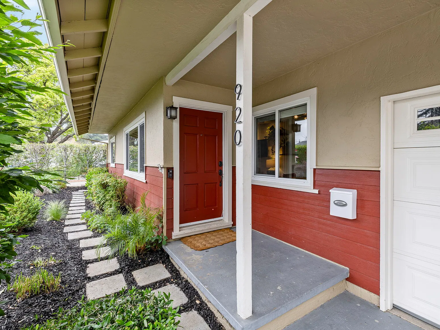 3 bed, 927 sqft, $3,700 — Photo 4