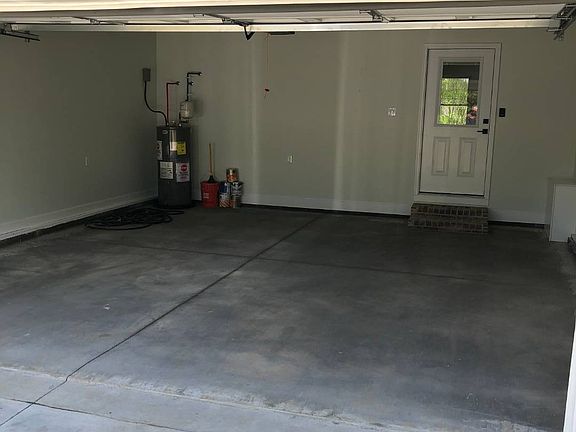 5th image of 102 Hillcrest Dr