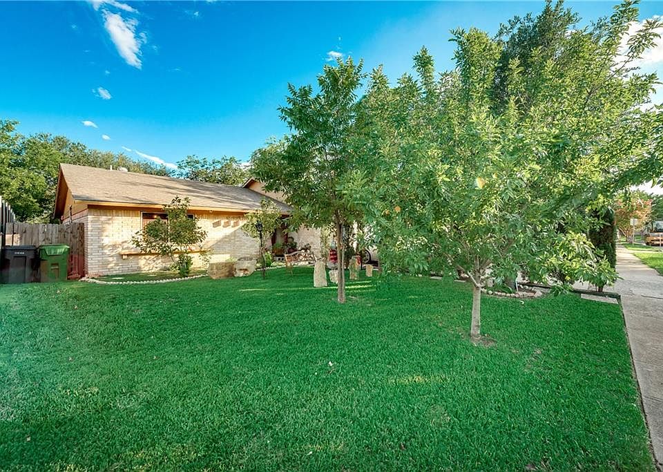 1st image of 630 Cranbrook Park
