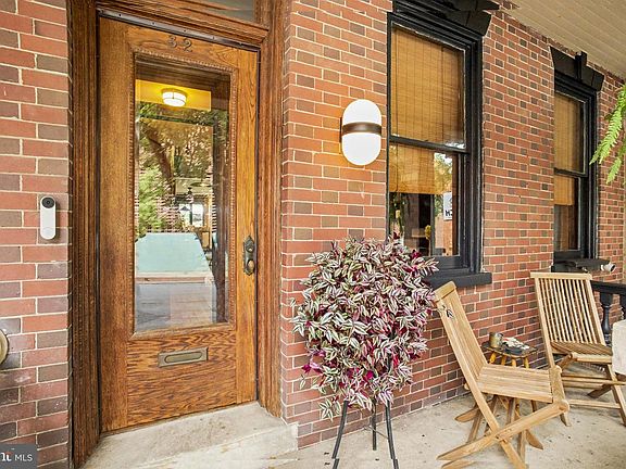 5th image of 32 E Vine St