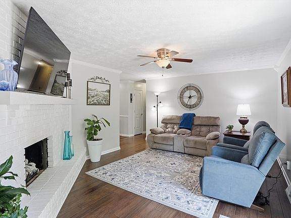 4th image of 929 Briarwood Dr