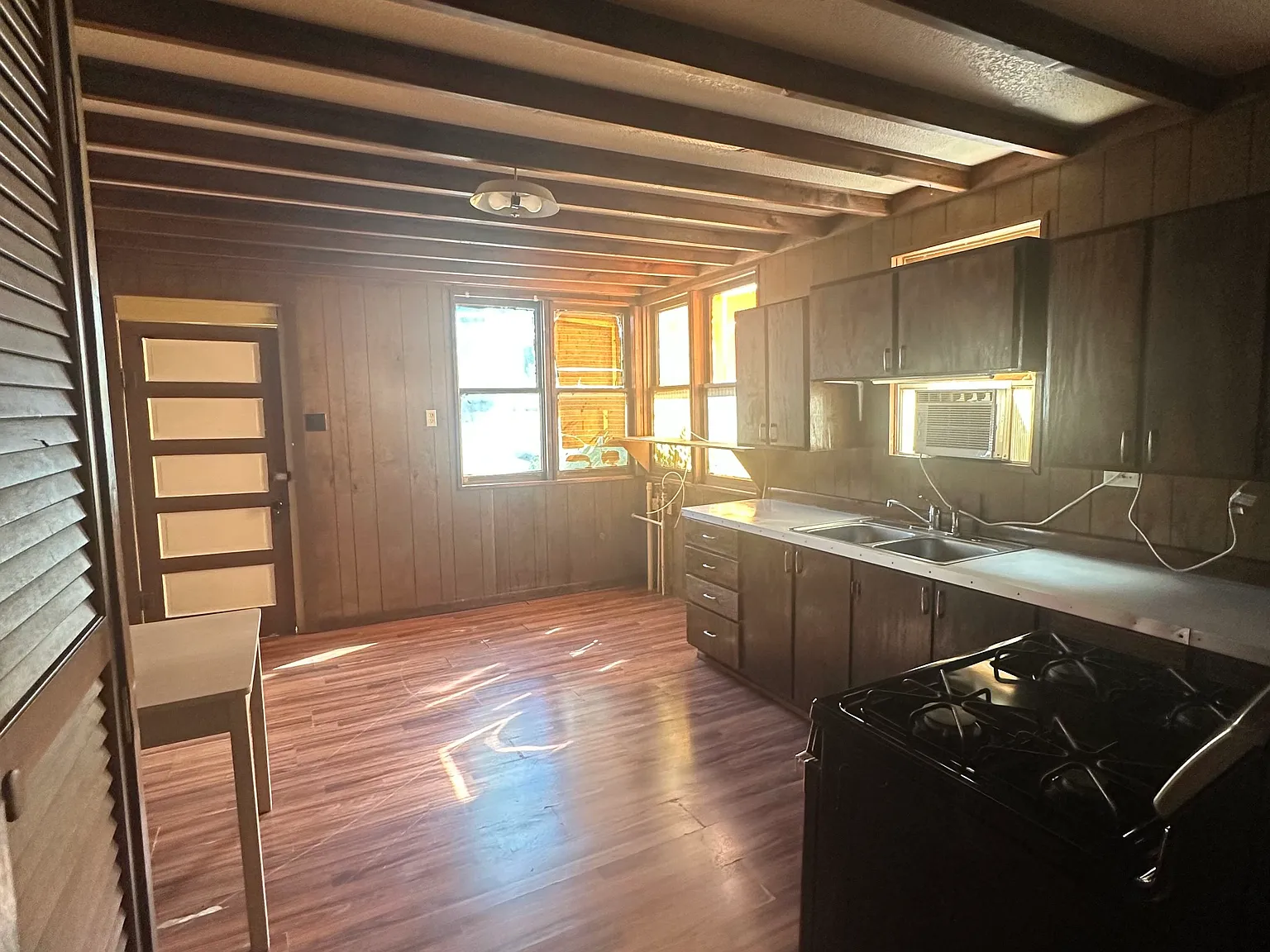 2 bed, 570 sqft, $3,000 — Photo 3