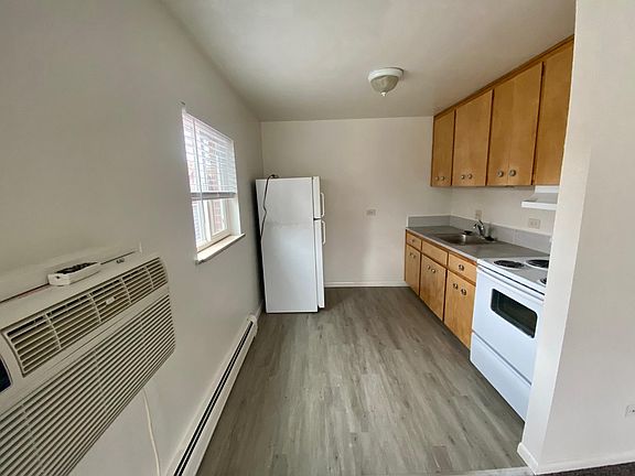 3rd image of 229 N Pennsylvania St #302